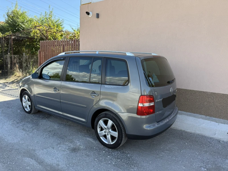 VW Touran 2.0TDI, снимка 2 - Автомобили и джипове - 52625468