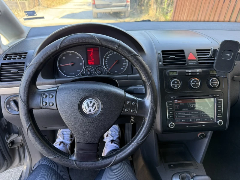 VW Touran 2.0TDI, снимка 8 - Автомобили и джипове - 52625468