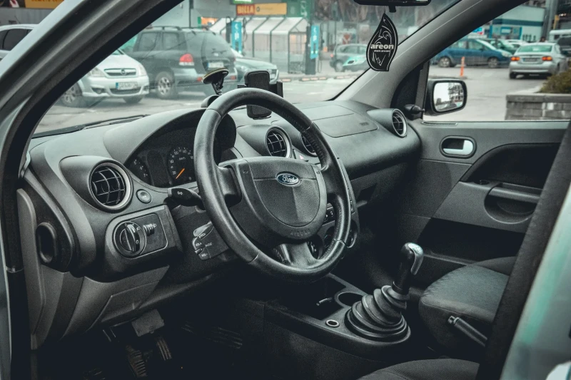 Ford Fiesta 1.4 16V, снимка 6 - Автомобили и джипове - 52692032