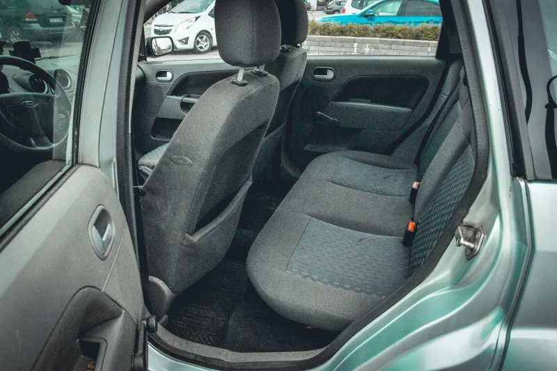 Ford Fiesta 1.4 16V, снимка 7 - Автомобили и джипове - 52692032