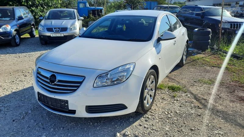 Opel Insignia 1.8 i, снимка 1 - Автомобили и джипове - 33438545