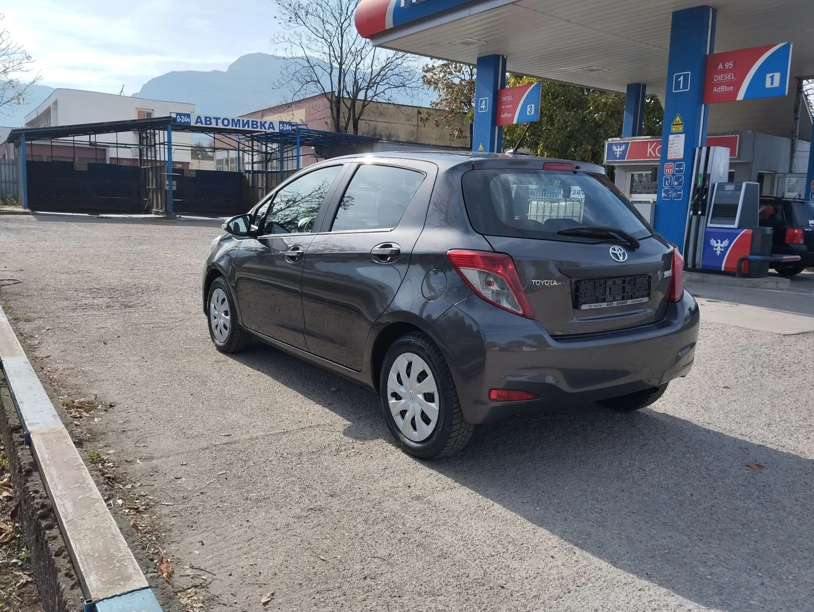 Toyota Yaris 1.0VVTi Euro 5 - изображение 6