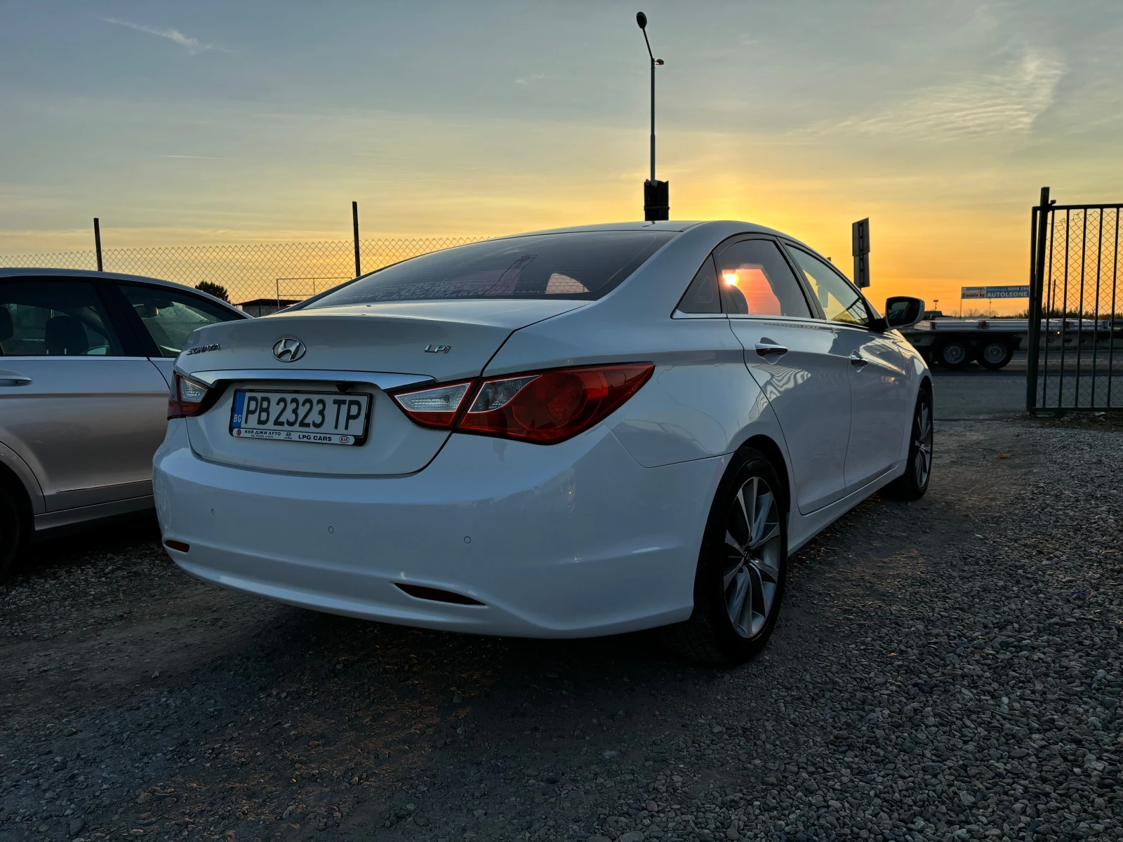 Hyundai Sonata 2.0 - изображение 5