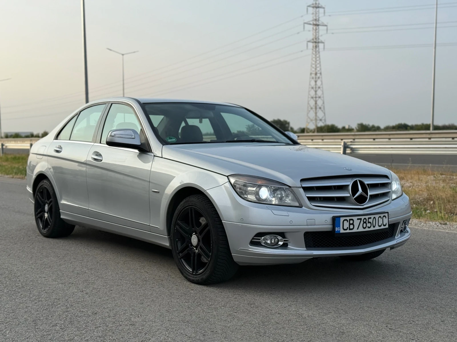Mercedes-Benz C 320 РЕГИСТРИРАН ОБСЛУЖЕН - изображение 5