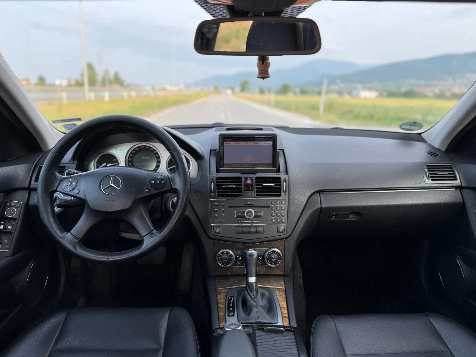 Mercedes-Benz C 320 РЕГИСТРИРАН ОБСЛУЖЕН - изображение 10