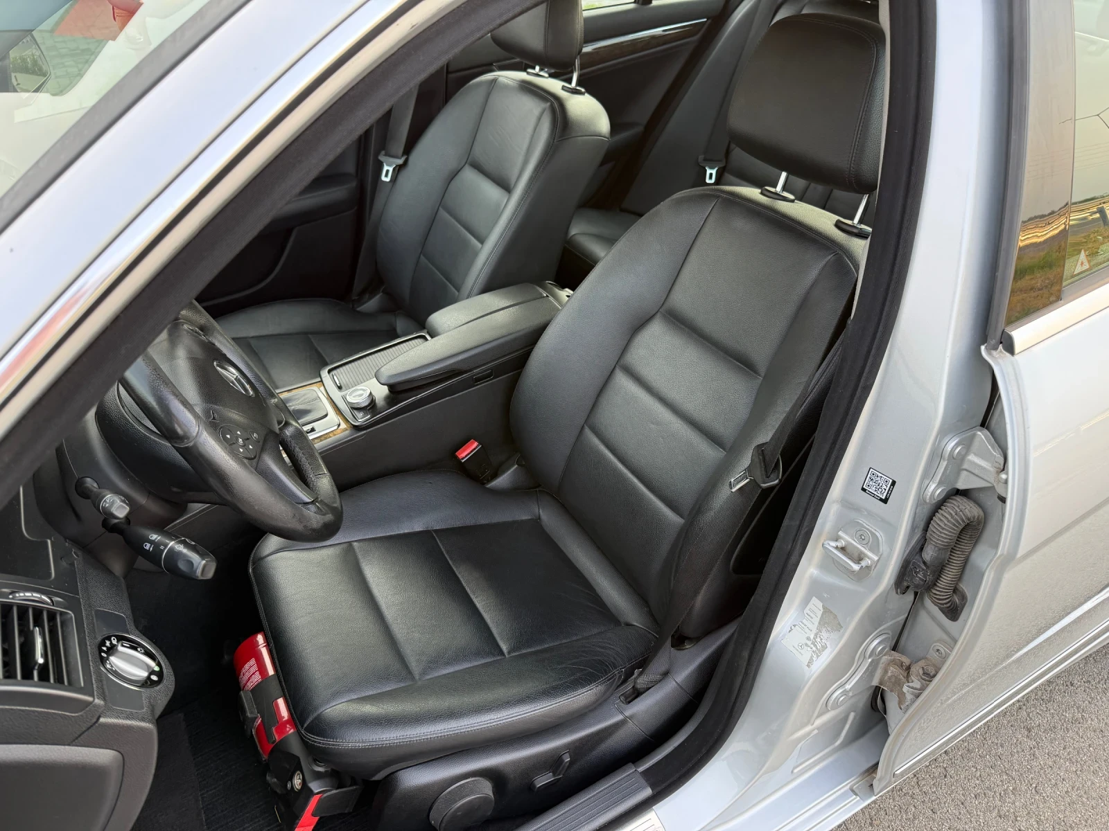 Mercedes-Benz C 320 РЕГИСТРИРАН ОБСЛУЖЕН - изображение 8
