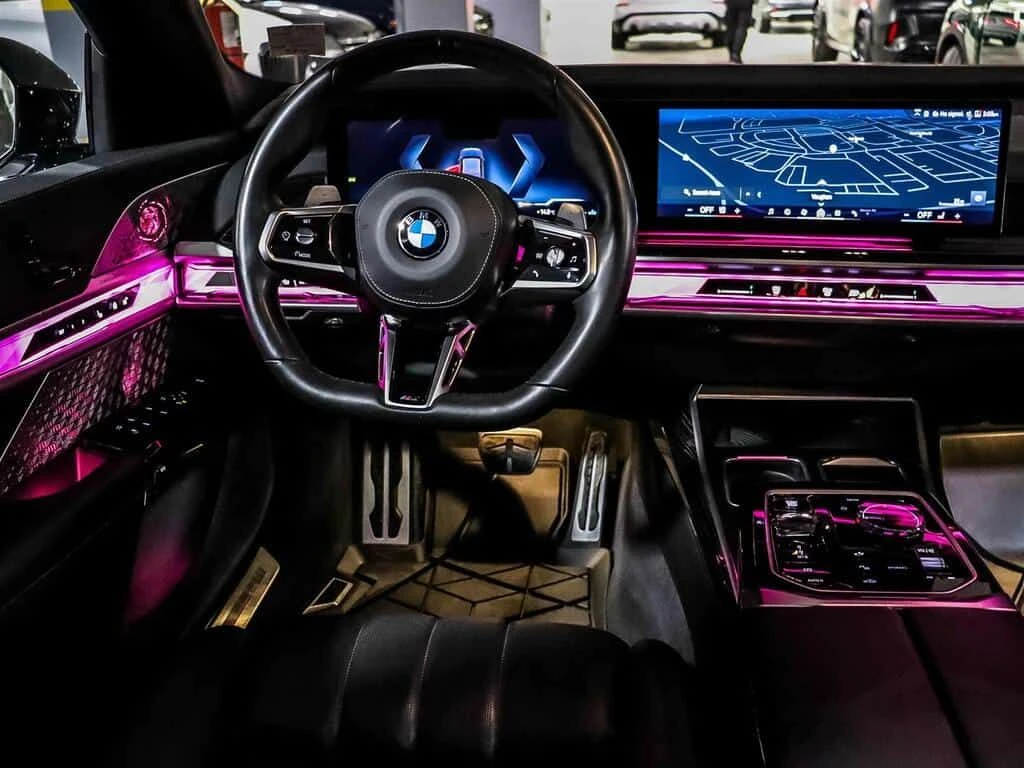 BMW 760 I| SWAROVSKI| B&W| ОБДУХВАНЕ | SKY LOUNGE PANO | , снимка 8 - Автомобили и джипове - 53767854