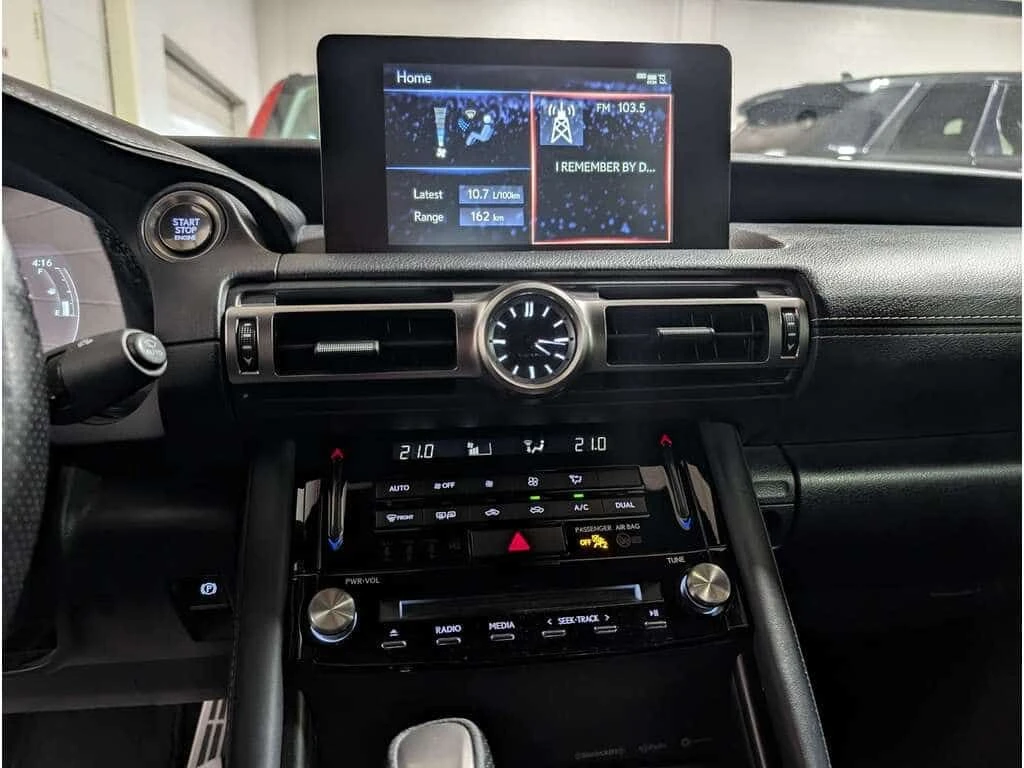 Lexus IS * F SPORT APPLE CAR PLAY ALL WHEEL DRIVE COOLED SE, снимка 12 - Автомобили и джипове - 53937661