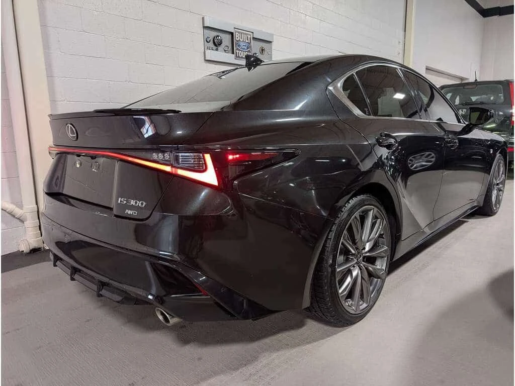 Lexus IS * F SPORT APPLE CAR PLAY ALL WHEEL DRIVE COOLED SE, снимка 4 - Автомобили и джипове - 53937661