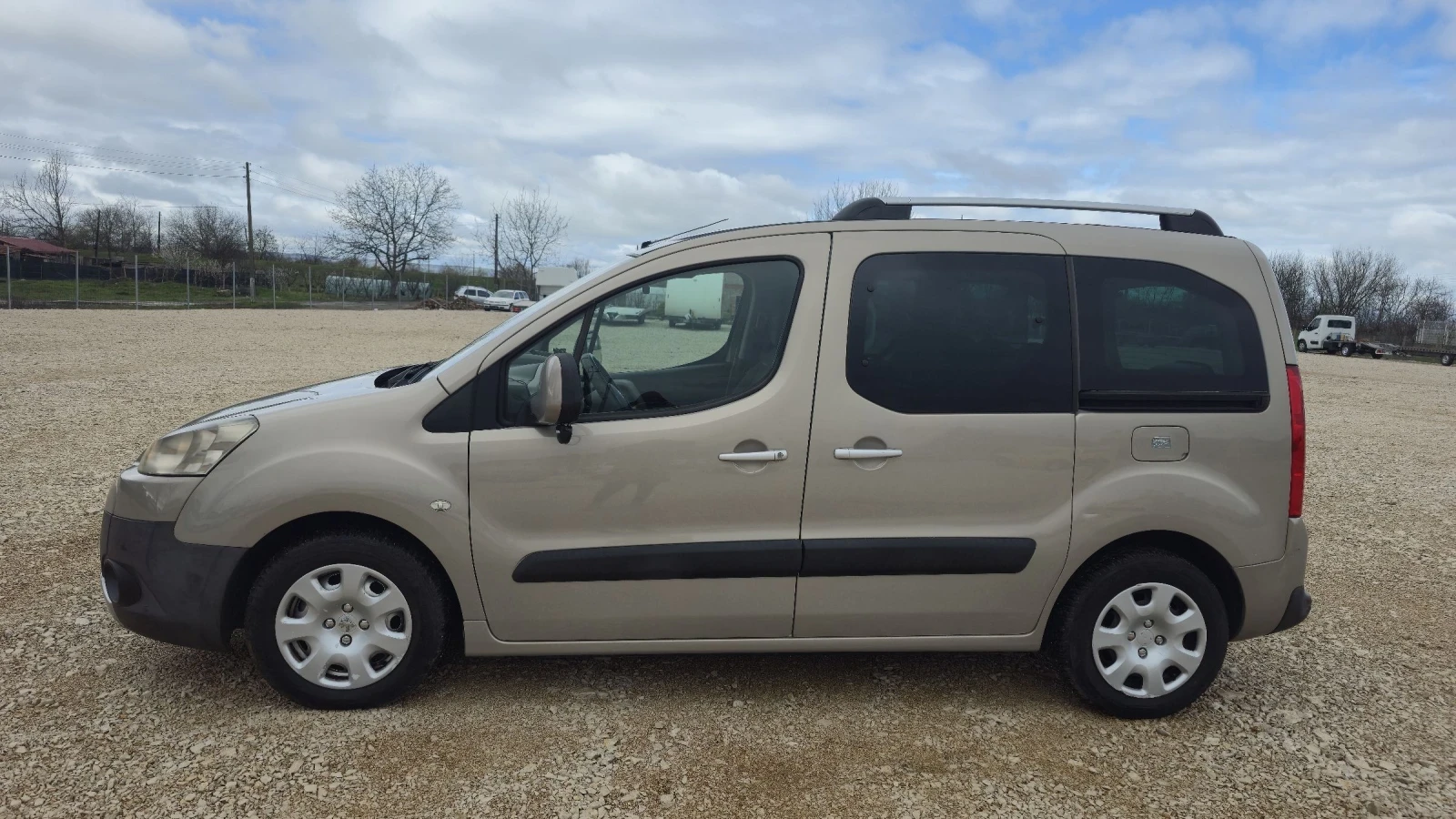 Peugeot Partner 1.6 HDI Пътнически, снимка 2 - Автомобили и джипове - 54007462