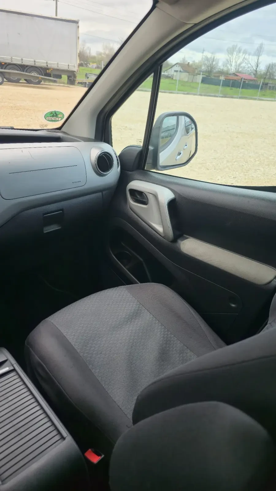 Peugeot Partner 1.6 HDI Пътнически, снимка 7 - Автомобили и джипове - 54007462