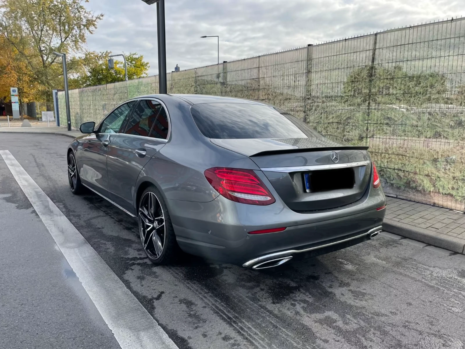 Mercedes-Benz E 220 AMG / 7G Tronic / LED / 1 СОБСТВЕНИК, снимка 4 - Автомобили и джипове - 54416624