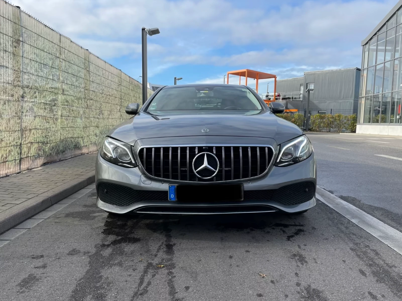 Mercedes-Benz E 220 AMG / 7G Tronic / LED / 1 СОБСТВЕНИК, снимка 2 - Автомобили и джипове - 54416624