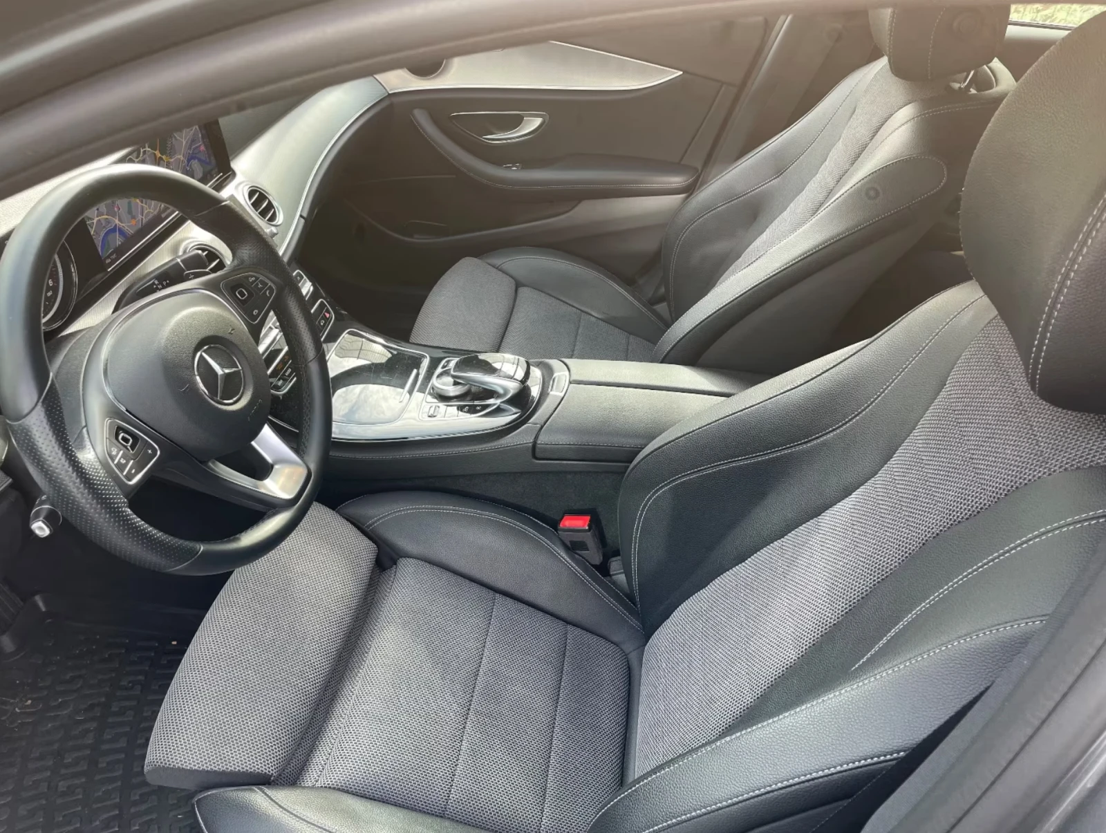 Mercedes-Benz E 220 AMG / 7G Tronic / LED / 1 СОБСТВЕНИК, снимка 5 - Автомобили и джипове - 54416624