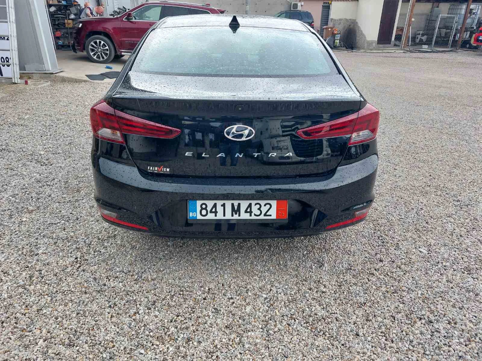 Hyundai Elantra Luxury, снимка 3 - Автомобили и джипове - 54633105