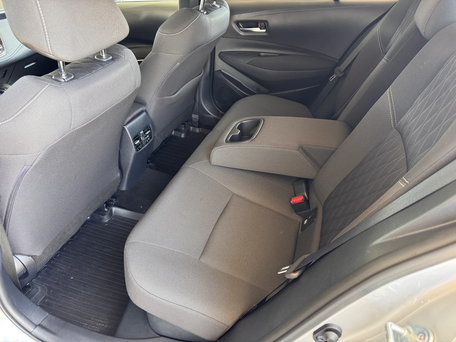 Toyota Corolla EXECUTIVE/1.8 HYBRID/122к.с./е-CVT/ГАРАНЦИЯ, снимка 10 - Автомобили и джипове - 54823378
