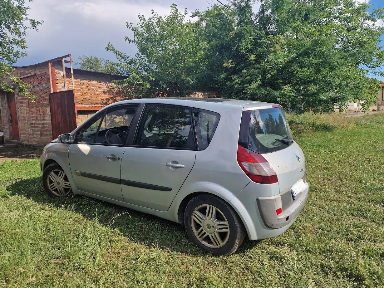 Renault Scenic 1.6i Газ, снимка 5 - Автомобили и джипове - 54924276