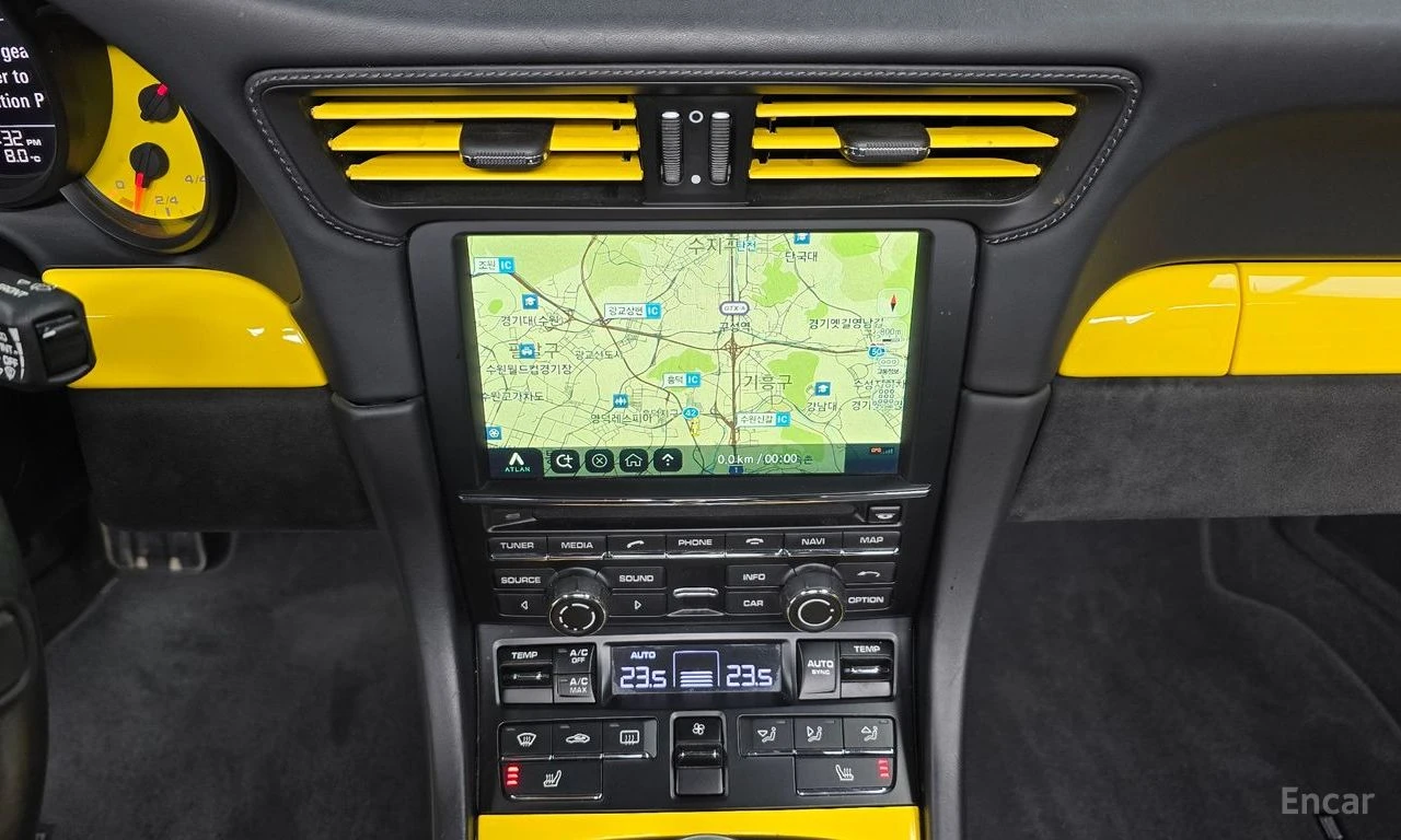 Porsche 911 CARRERA 4* GTS* CABRIO* CHRONO* BOSE* LIFT* CAMERA, снимка 13 - Автомобили и джипове - 55029567