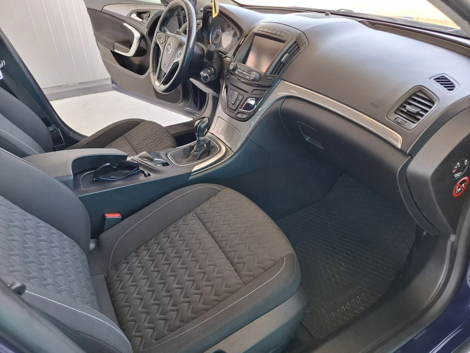 Opel Insignia Sport tourer , снимка 9 - Автомобили и джипове - 55189639