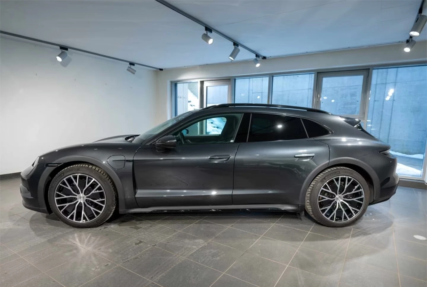 Porsche Taycan 4 / FACELIFT / CROSS TURISMO / BOSE / PANO / , снимка 3 - Автомобили и джипове - 55727117