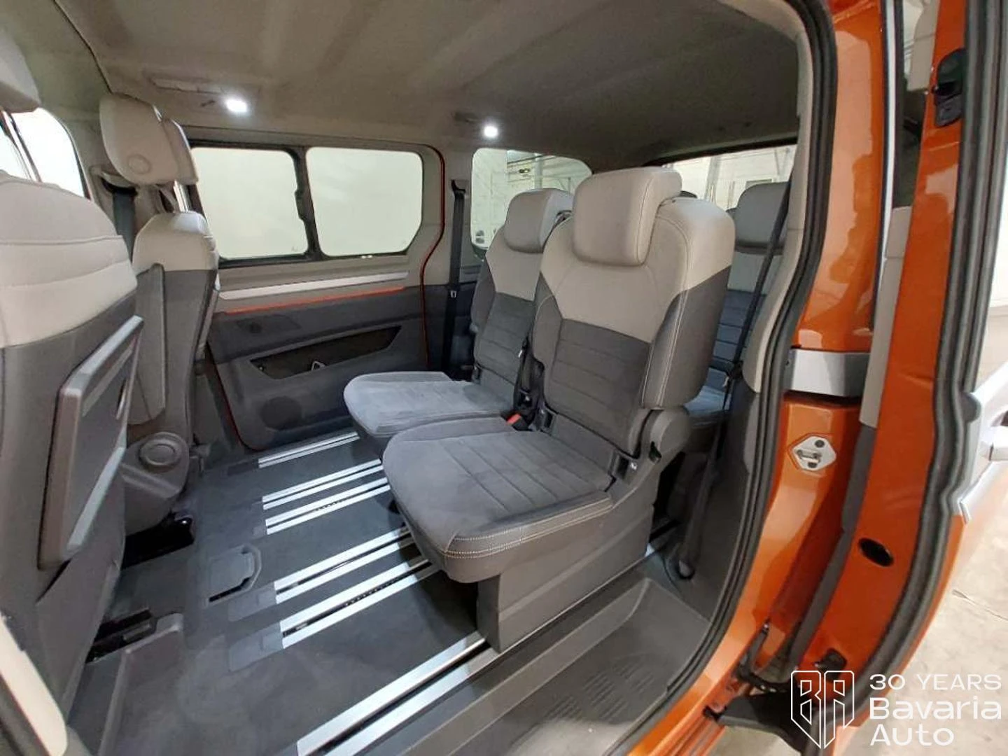 VW Multivan long Style DSG Easy Open Basic, снимка 9 - Автомобили и джипове - 56037152