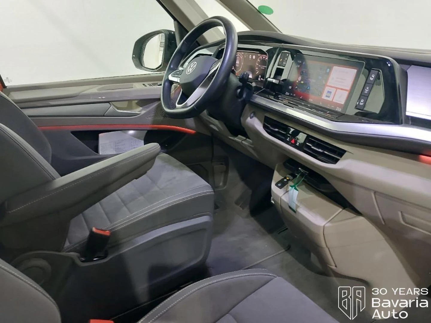 VW Multivan long Style DSG Easy Open Basic, снимка 8 - Автомобили и джипове - 56037152