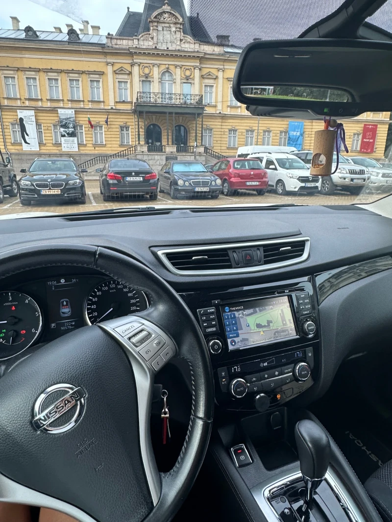 Nissan Qashqai 1.6, снимка 8 - Автомобили и джипове - 47675414