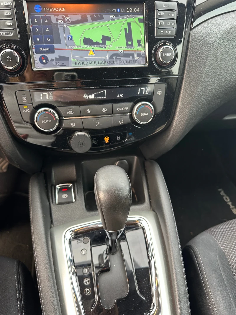 Nissan Qashqai 1.6, снимка 6 - Автомобили и джипове - 47675414