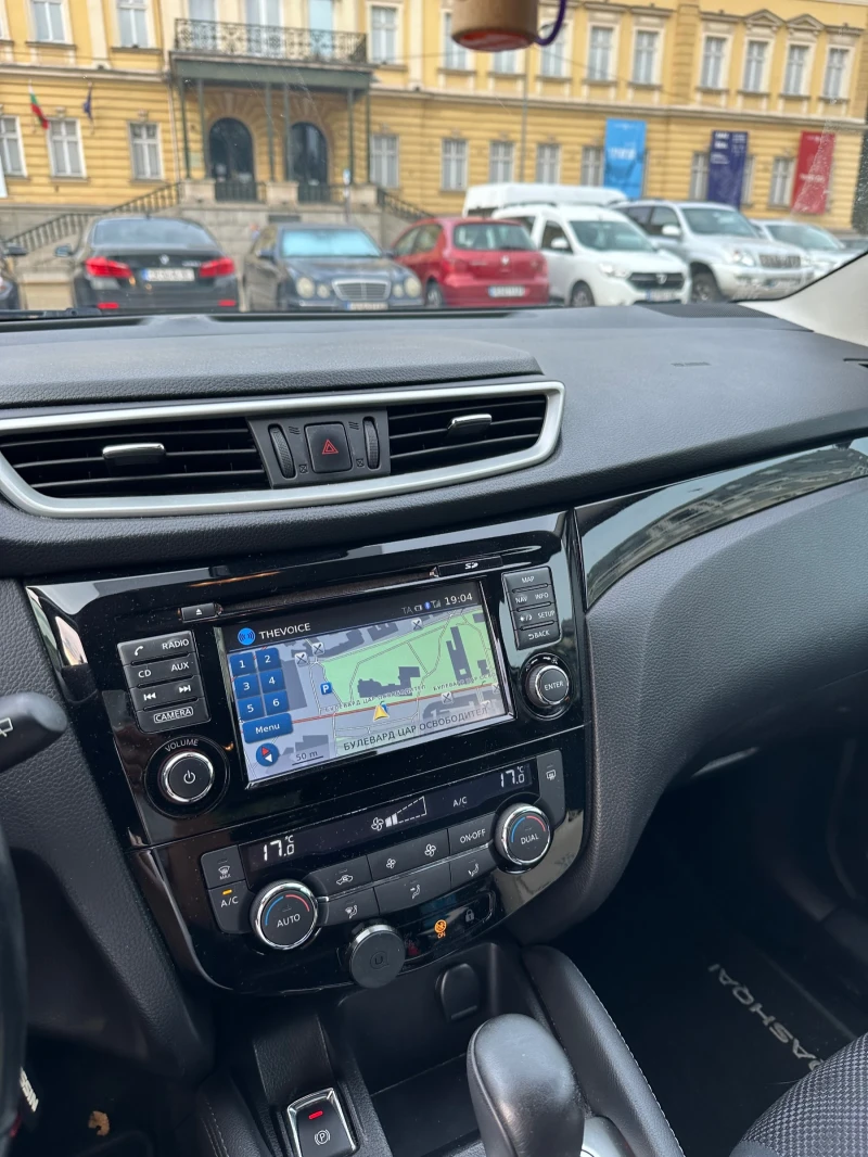 Nissan Qashqai 1.6, снимка 5 - Автомобили и джипове - 47675414