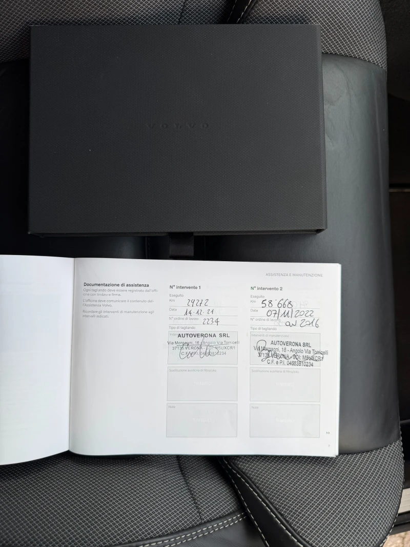 Volvo XC60 AirMatic B4 R-Design AWD, снимка 16 - Автомобили и джипове - 52481505