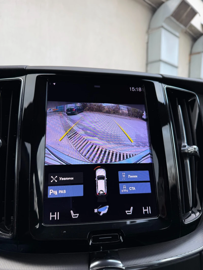 Volvo XC60 AirMatic B4 R-Design AWD, снимка 12 - Автомобили и джипове - 52481505