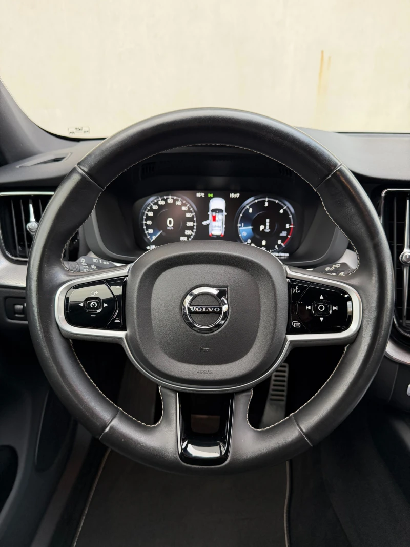 Volvo XC60 AirMatic B4 R-Design AWD, снимка 10 - Автомобили и джипове - 52481505