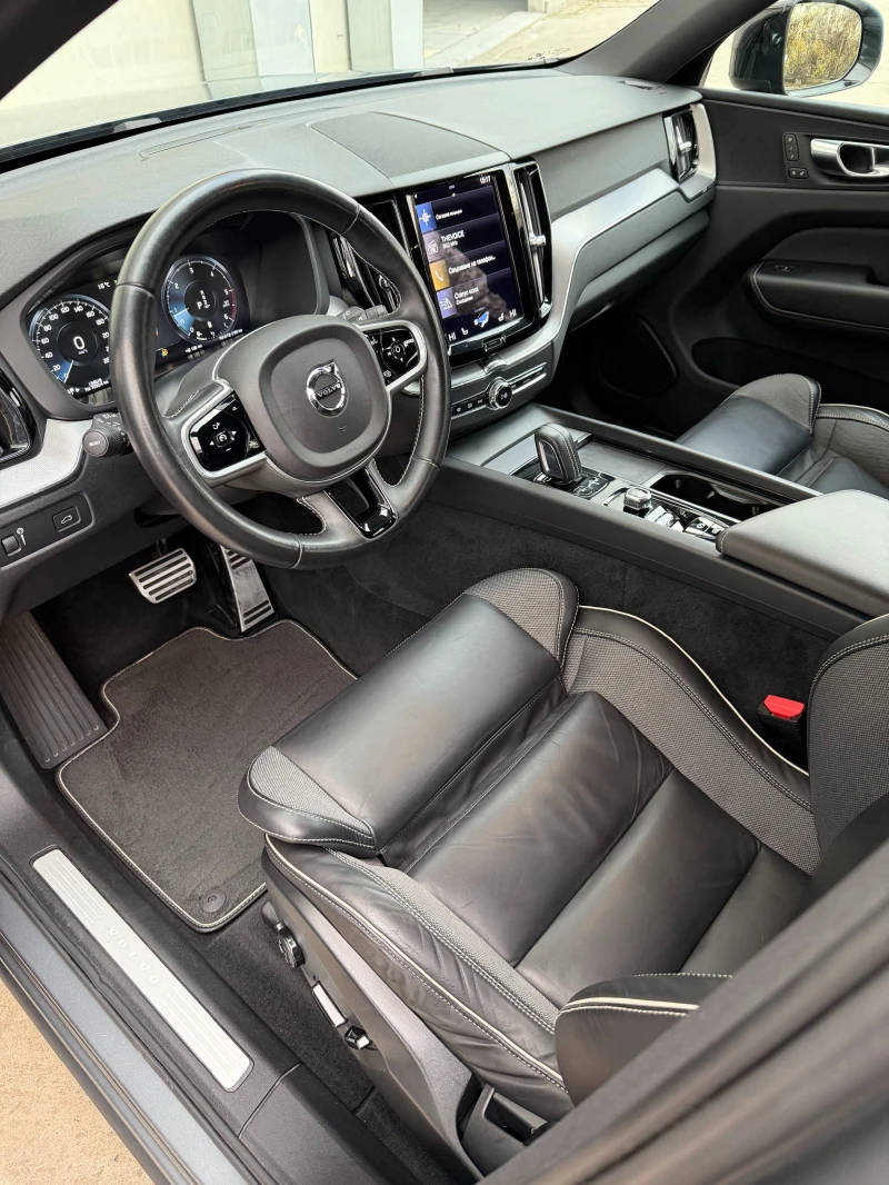 Volvo XC60 AirMatic B4 R-Design AWD, снимка 5 - Автомобили и джипове - 52481505