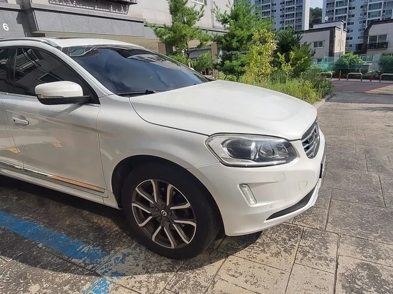 Volvo XC60 D5 Awd 1St Generation, снимка 3 - Автомобили и джипове - 56111903