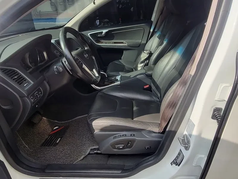 Volvo XC60 D5 Awd 1St Generation, снимка 9 - Автомобили и джипове - 56111903