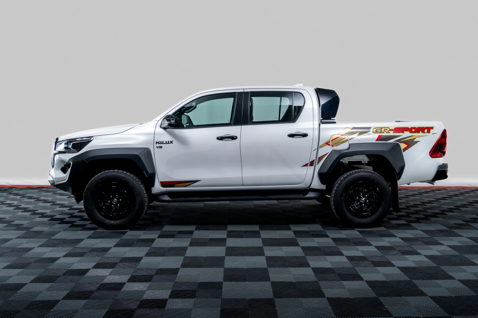 Toyota Hilux DC GR Sport - изображение 7