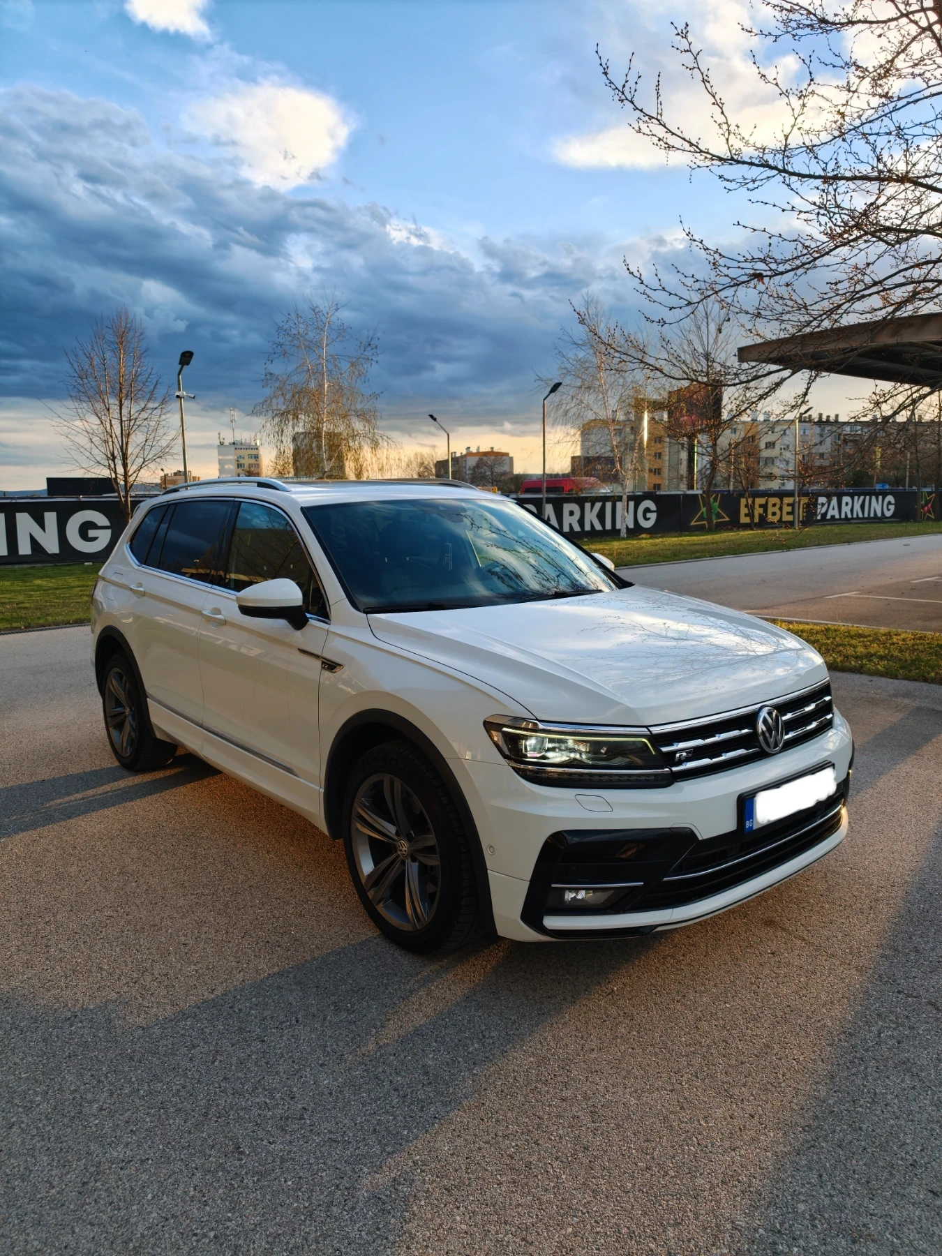 VW Tiguan Allspace R-line 4Motion 2.0 TDI 190hp, снимка 2 - Автомобили и джипове - 54126899
