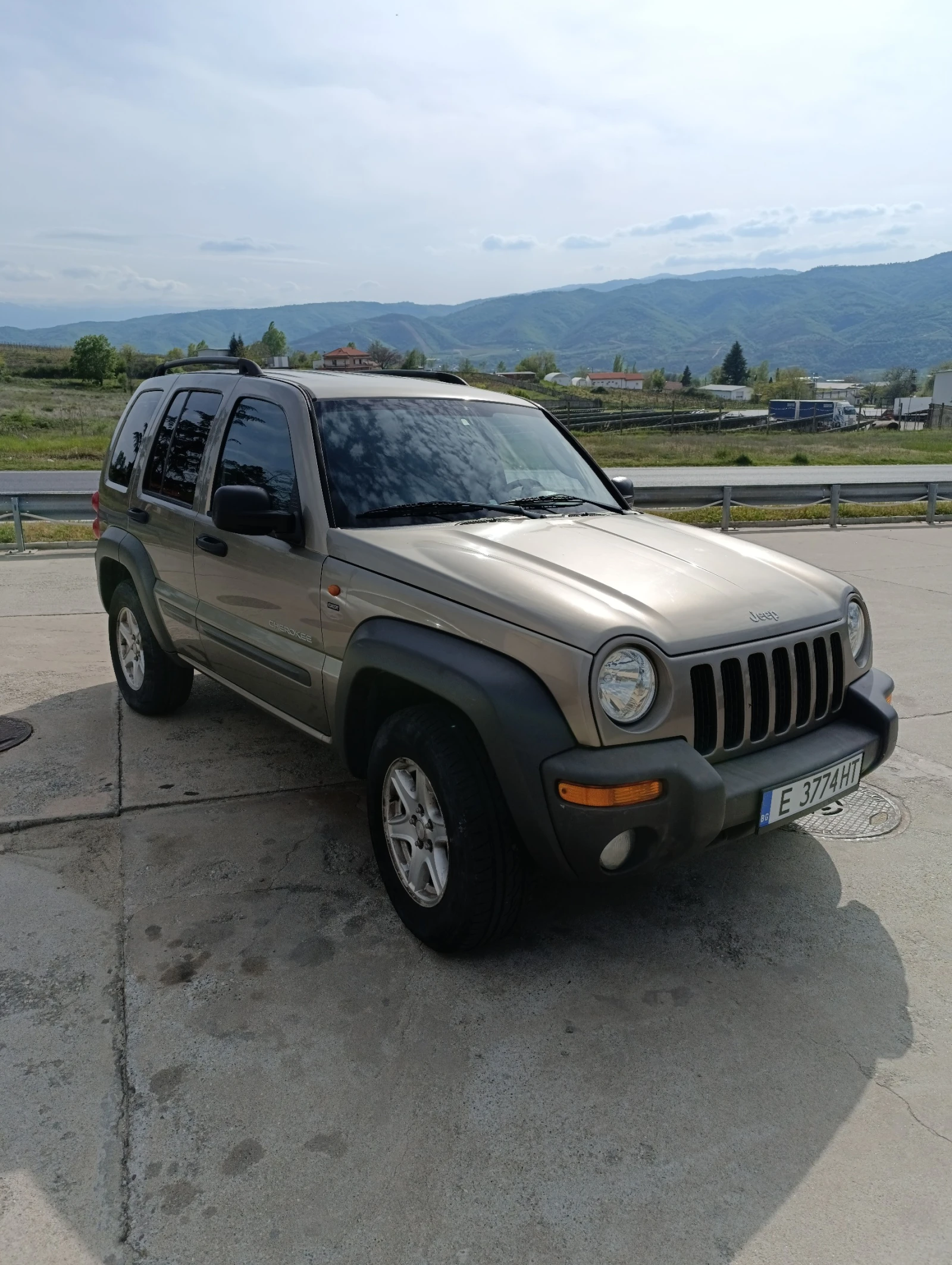 Jeep Cherokee 2.4, снимка 2 - Автомобили и джипове - 54209547