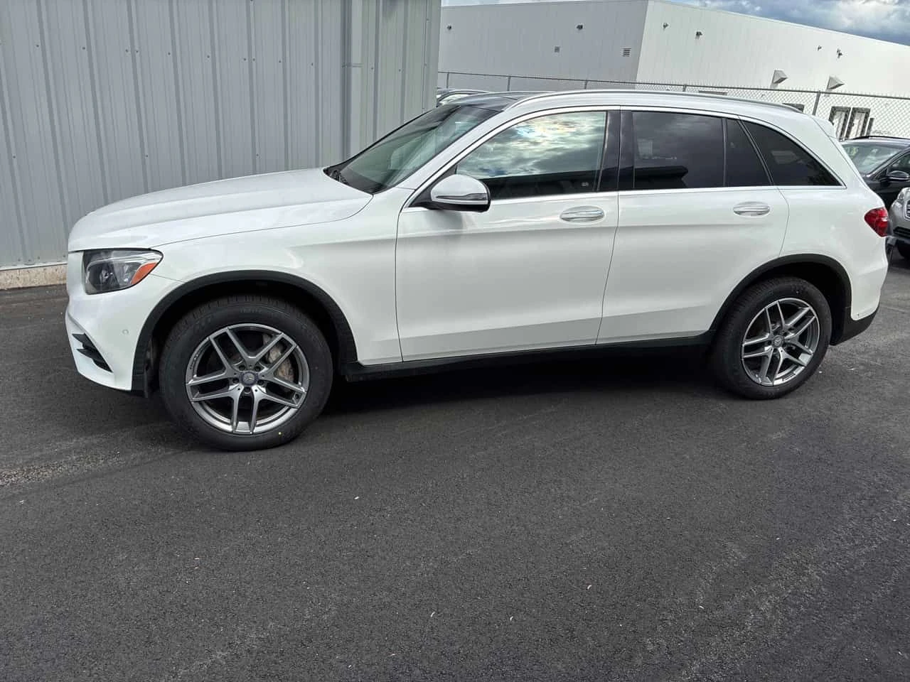 Mercedes-Benz GLC 300 ПОДГРЕВИ * ПАНО * KEYLESS, снимка 4 - Автомобили и джипове - 55045249
