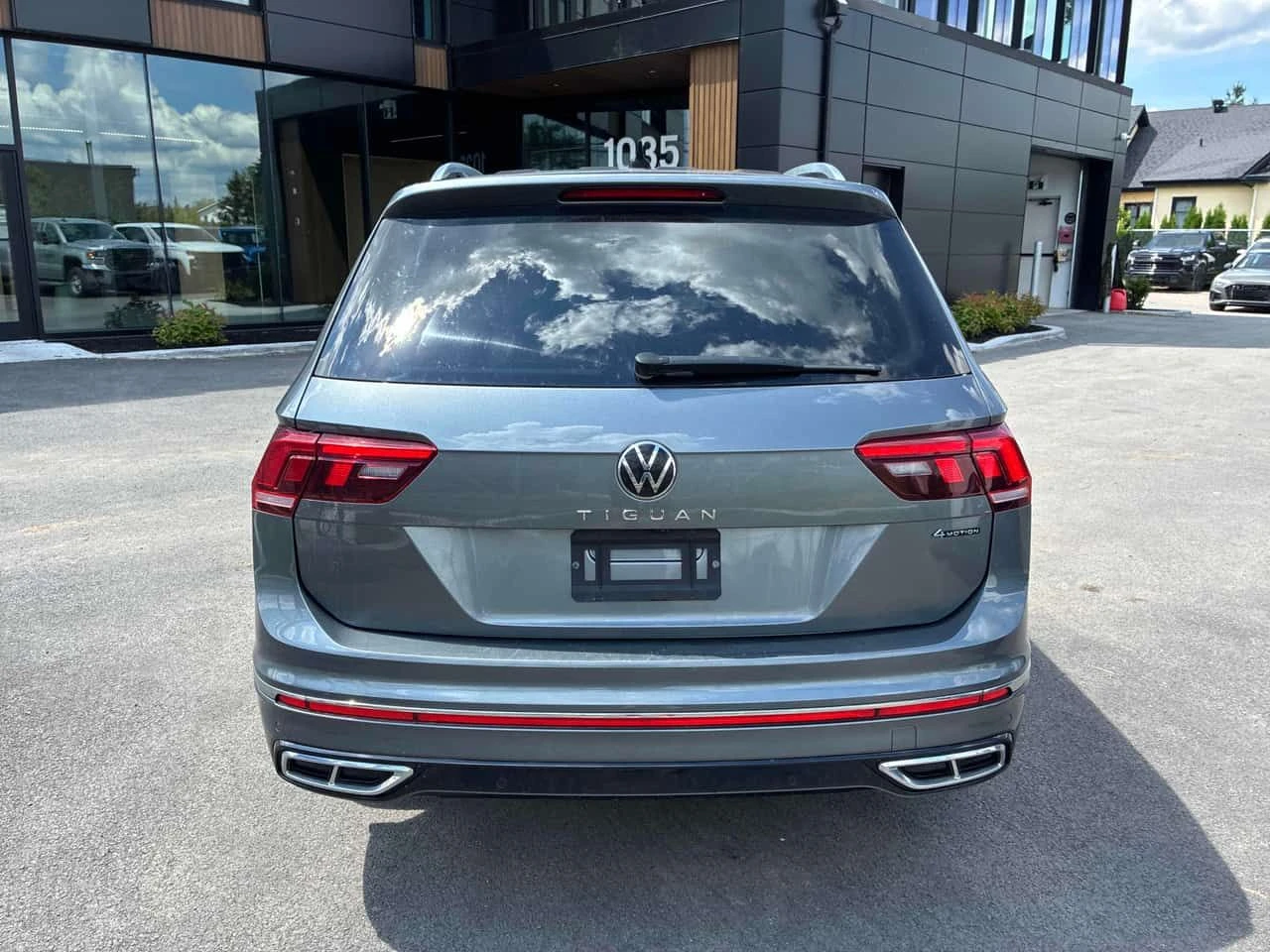 VW Tiguan Highline R Line / 360 / FENDER / DISTRONIC /  , снимка 4 - Автомобили и джипове - 55054287