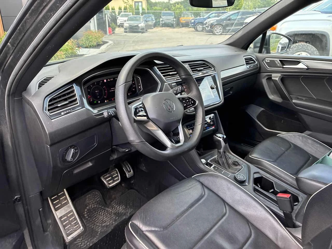 VW Tiguan Highline R Line / 360 / FENDER / DISTRONIC /  , снимка 5 - Автомобили и джипове - 55054287