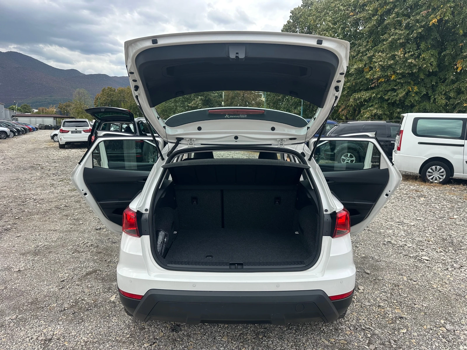 Seat Arona 1.0TI 90kc METAN ITALIA, снимка 15 - Автомобили и джипове - 56271215