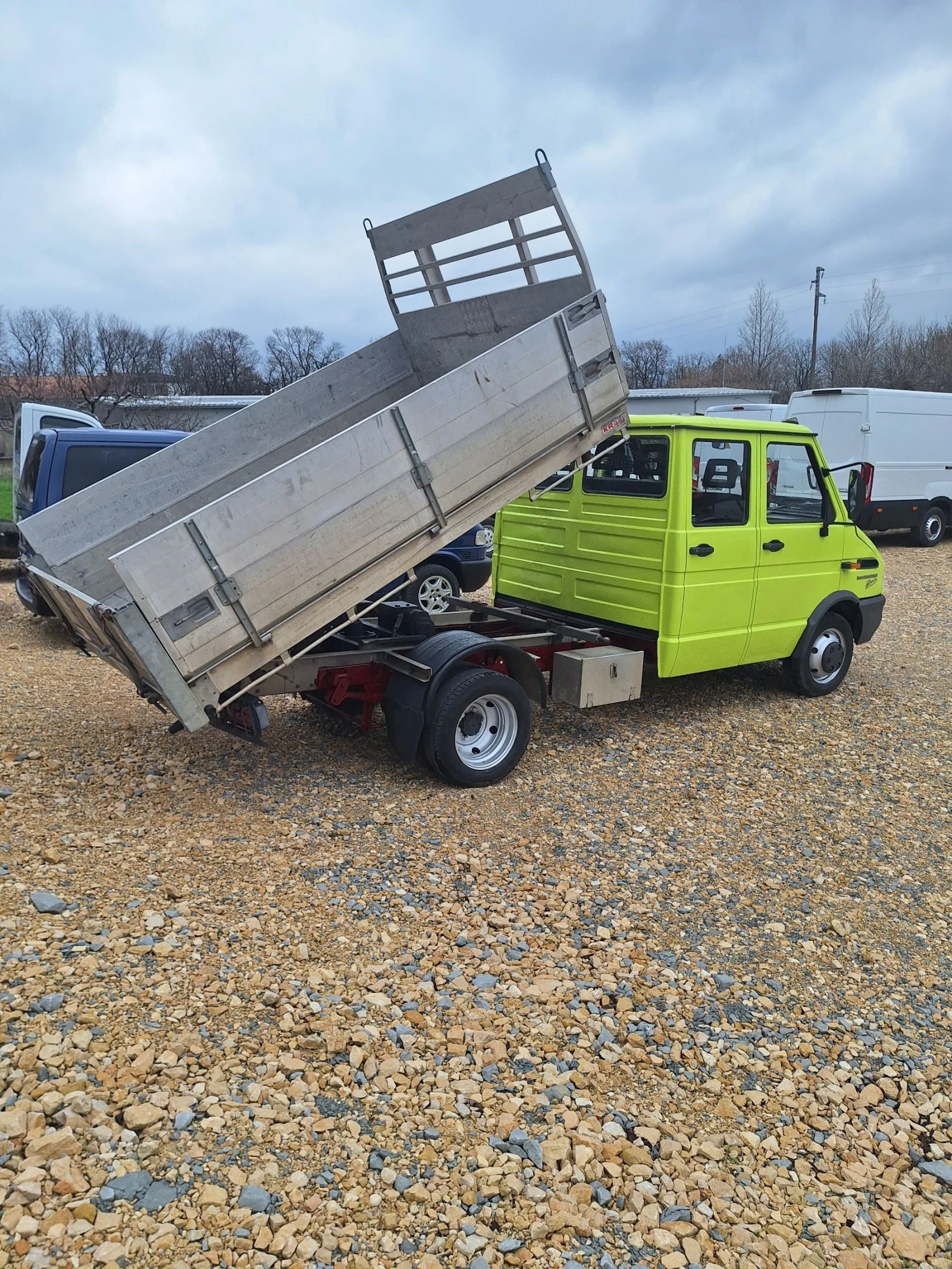 Iveco Daily 2.8 Турбо ДИЗЕЛ 100конски сили.На ход от Швейцария, снимка 11 - Бусове и автобуси - 54026993