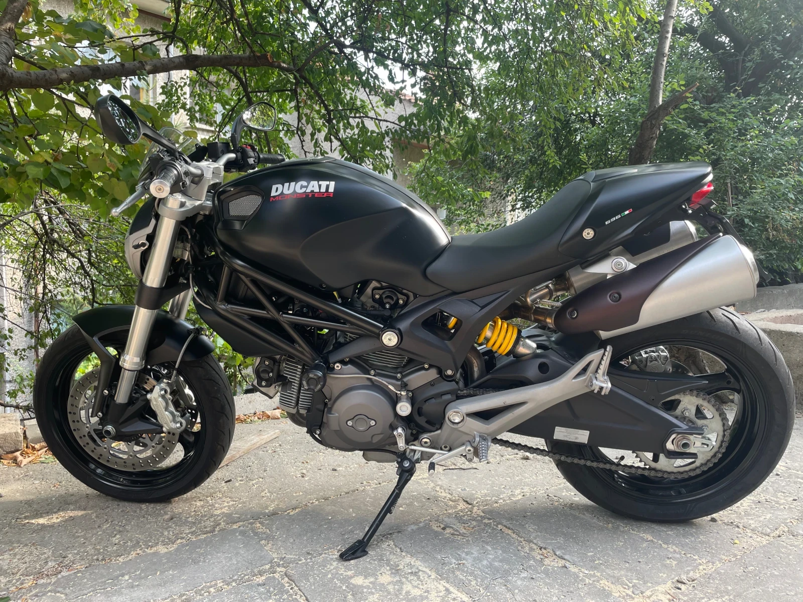 Ducati Monster 696