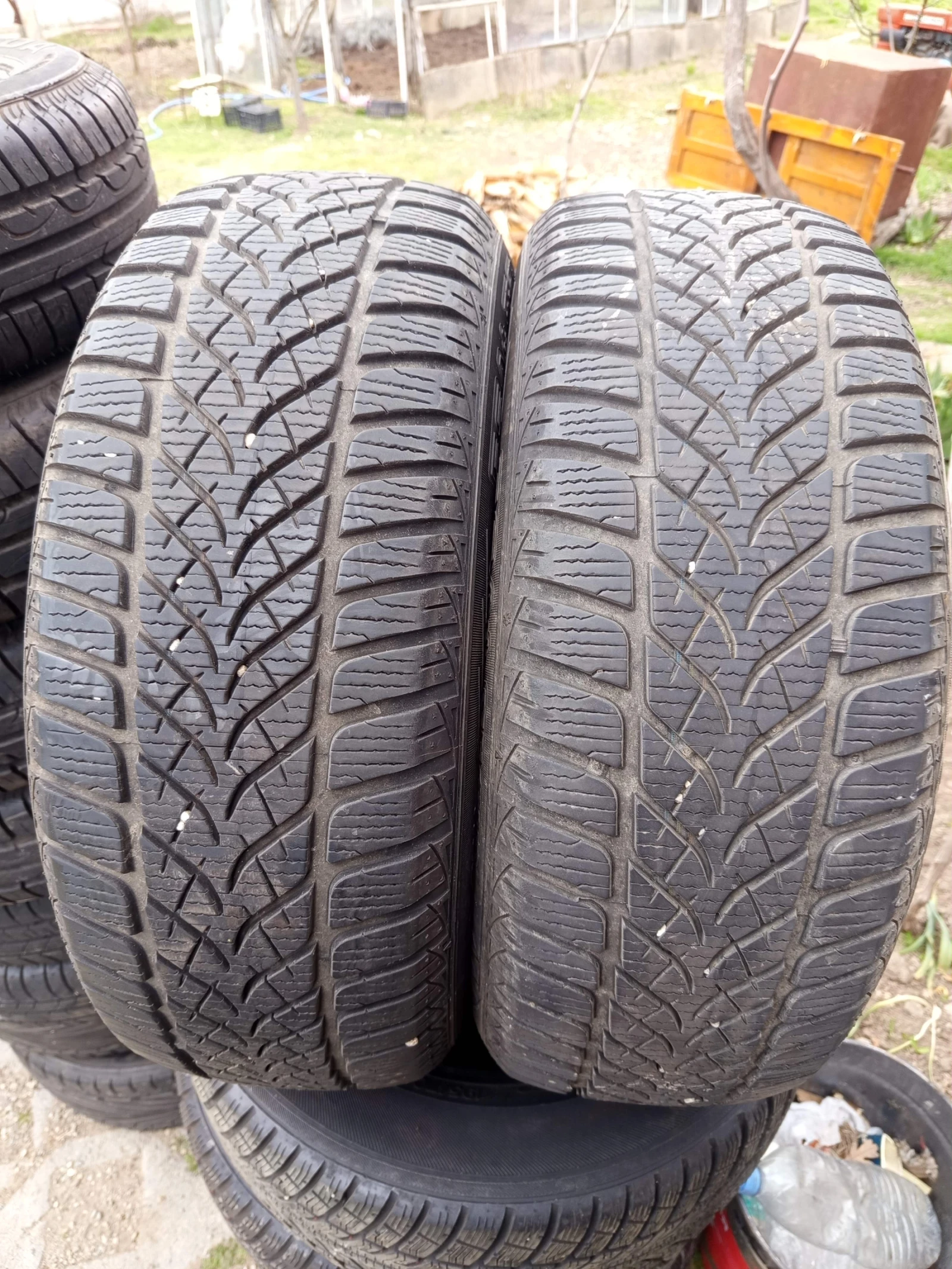 Гуми Зимни 215/60R16