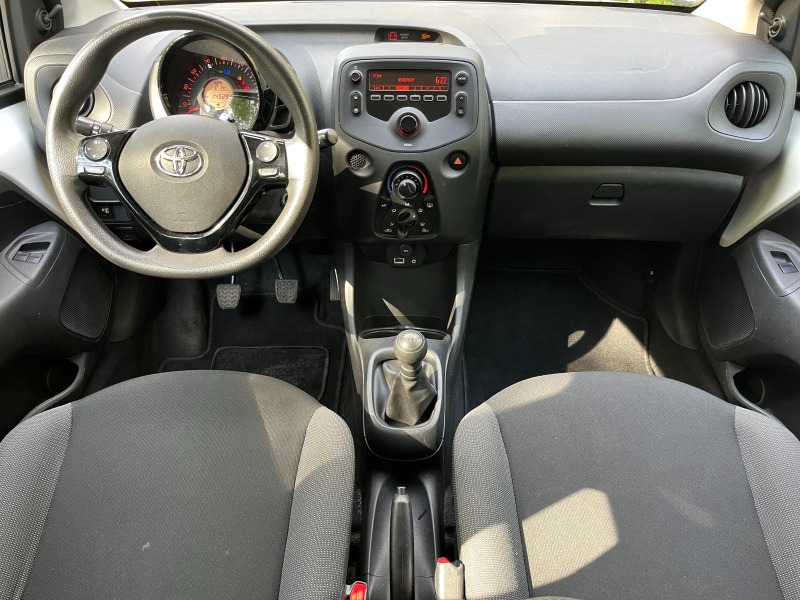 Toyota Aygo 1.0 VVT-i, снимка 10 - Автомобили и джипове - 41947130