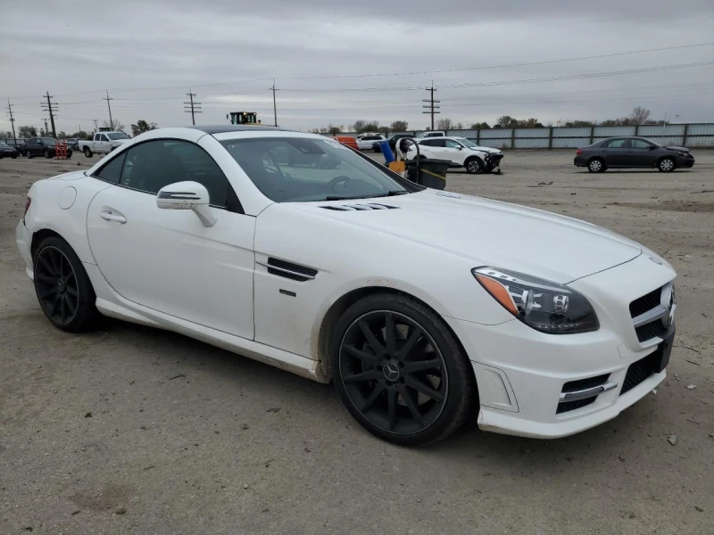 Mercedes-Benz SLK AMG PACK* HARMAN/KARDON* ПОДГРЕВИ* КРАЙНА ЦЕНА, снимка 4 - Автомобили и джипове - 48372314