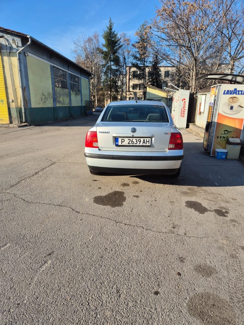 VW Passat, снимка 5 - Автомобили и джипове - 49124745