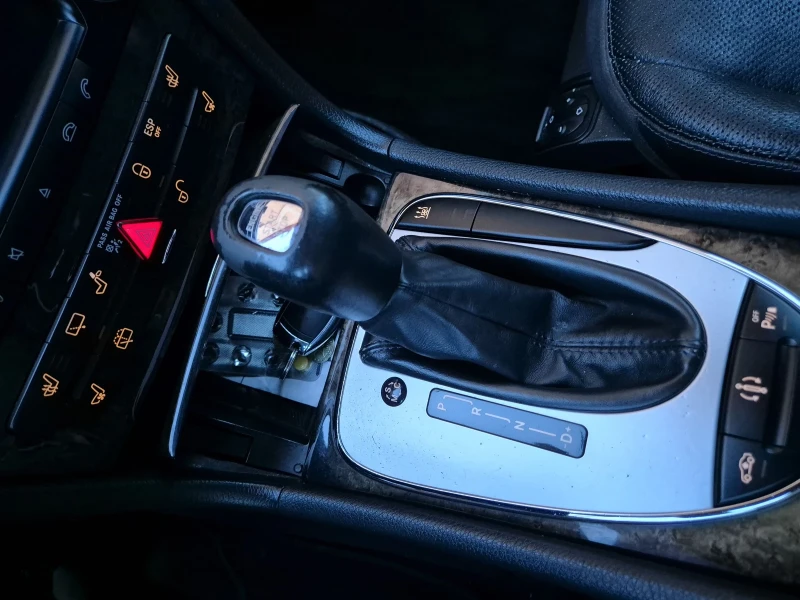 Mercedes-Benz E 500 E500 4MATIC, снимка 6 - Автомобили и джипове - 52346970