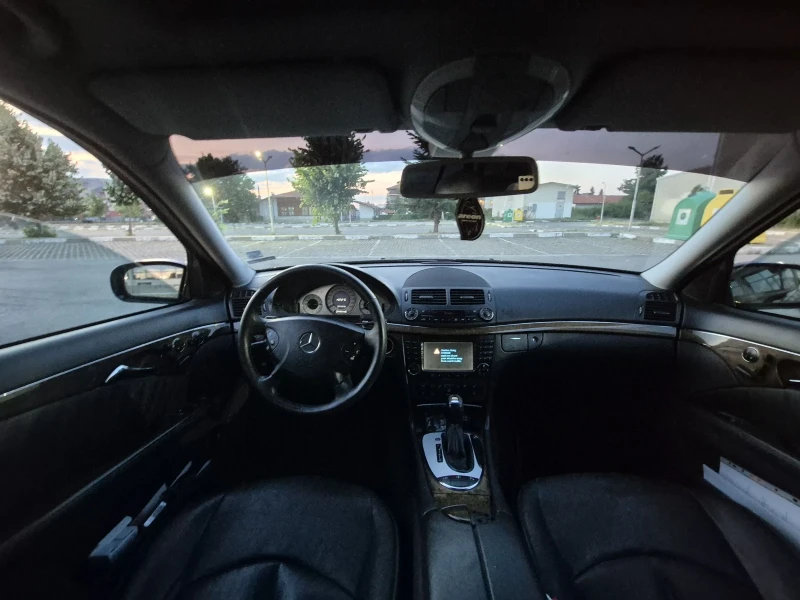 Mercedes-Benz E 500 E500 4MATIC, снимка 13 - Автомобили и джипове - 52346970